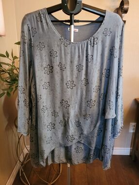 MADE IN ITALY Women's Blue Floral Layered Scoop Neck Top